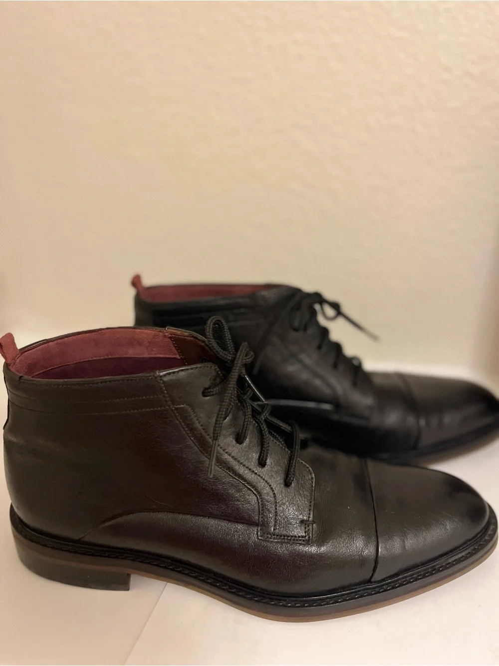 Ted Baker London Black Leather Chukka Boots with Stunning Sole - Size 9.5